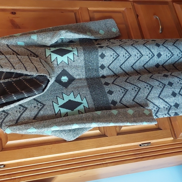 Sweater - Picture 4 of 4